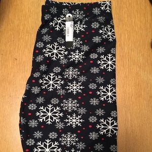 NWT Curvy snowflake leggings